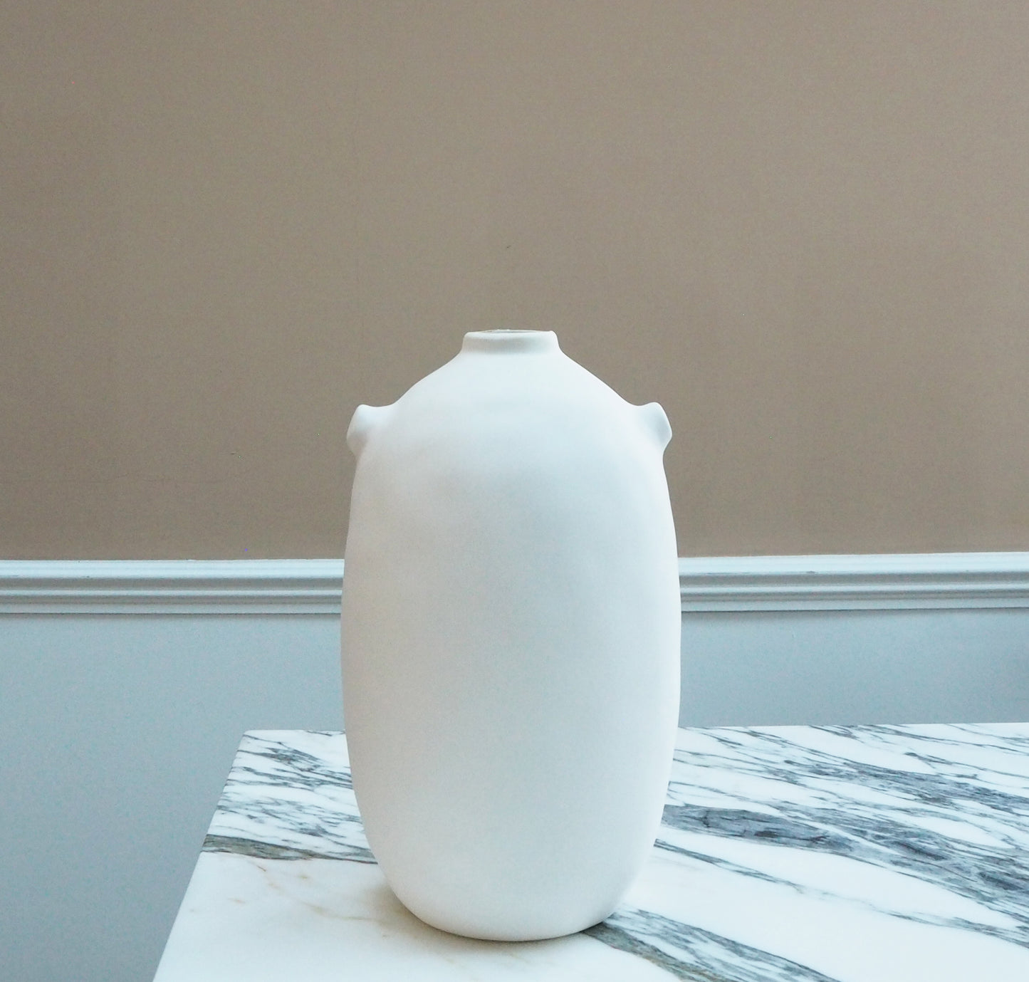 Roman Vase - Ceramic White